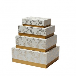 Rössler ajándékdoboz (28,5x23,8x11 cm) bézs, arany fenyőágak karácsonyi (5)