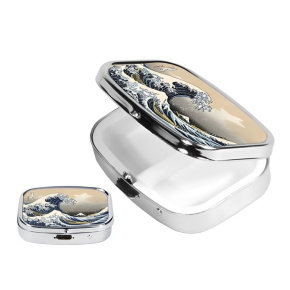 Fridolin Gyógyszeres fémdoboz 2 fakkos 5,1x1,8x3,6cm, Hokusai: The Great Wave